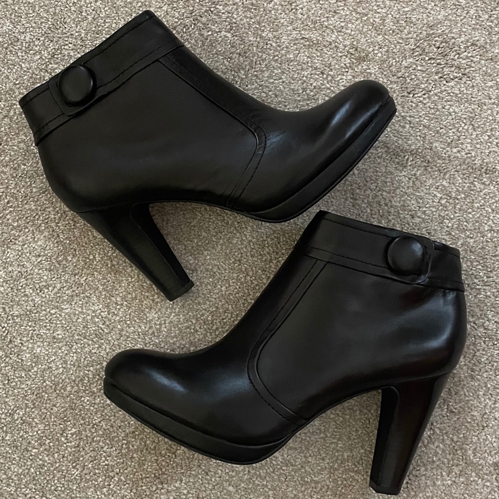 Giani Bernini Black Leather Booties NEW 9